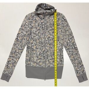 Lululemon Nice Asana Jacket Grey Abstract Camo Full Zip Athletic Track Size 4